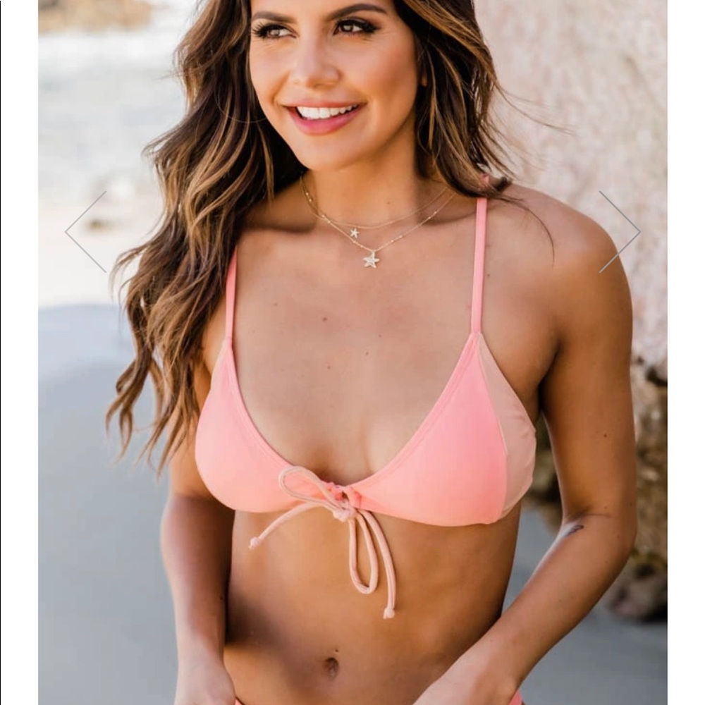 NWOT Medium Pink Lily bikini top
